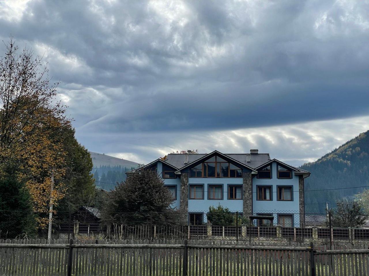 Старе Подвір'Я Verkhovyna Exterior foto